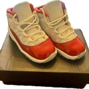 Jordan 11 Retro
Cherry (2022) (GS) Size 8c